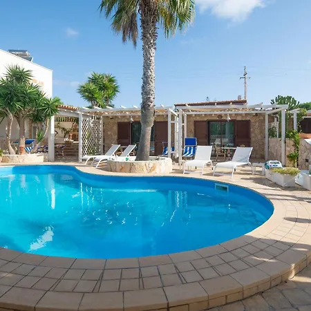 Ξενοδοχείο με διαμερίσματα Le Di Cala Madonna 4*