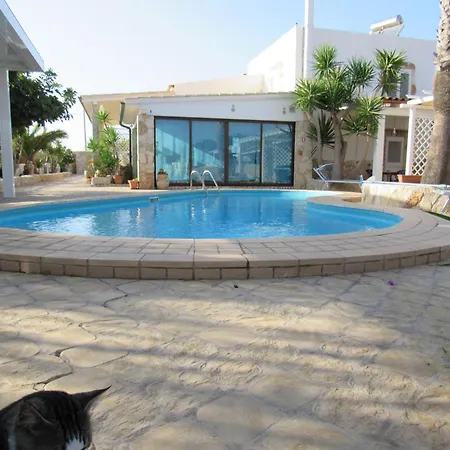 Le Di Cala Madonna Lampedusa